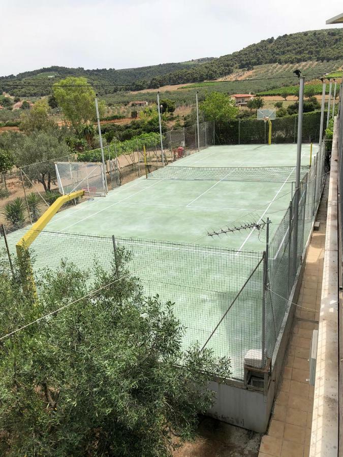 Country Villa Peloponnese With Tennis Court And Pool Zevgolateíon 外观 照片